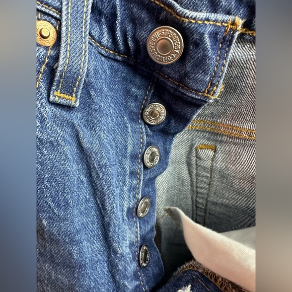 Women’s LEVI Denim Jean Shorts 26W - Picture 6 of 12
